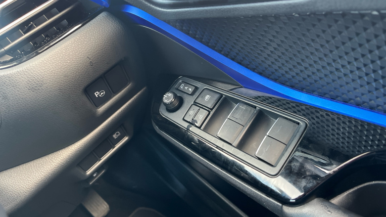 Toyota C-HR 2.0 Hybrid Dynamic 5dr CVT Hybrid Hatchback